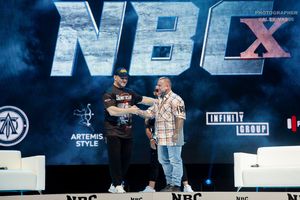 Голубочкин, Ли Прист, Ведущие